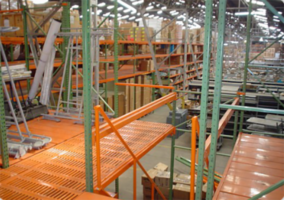 Con pasillos entrepisos