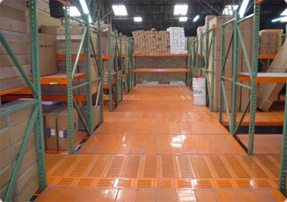 Con pasillos entrepisos